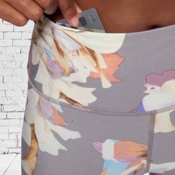 Athleta Gray Floral Elation Paradise 7/8 Tight Yoga Gym Fitness Pants Sz: Small - Picture 3 of 12